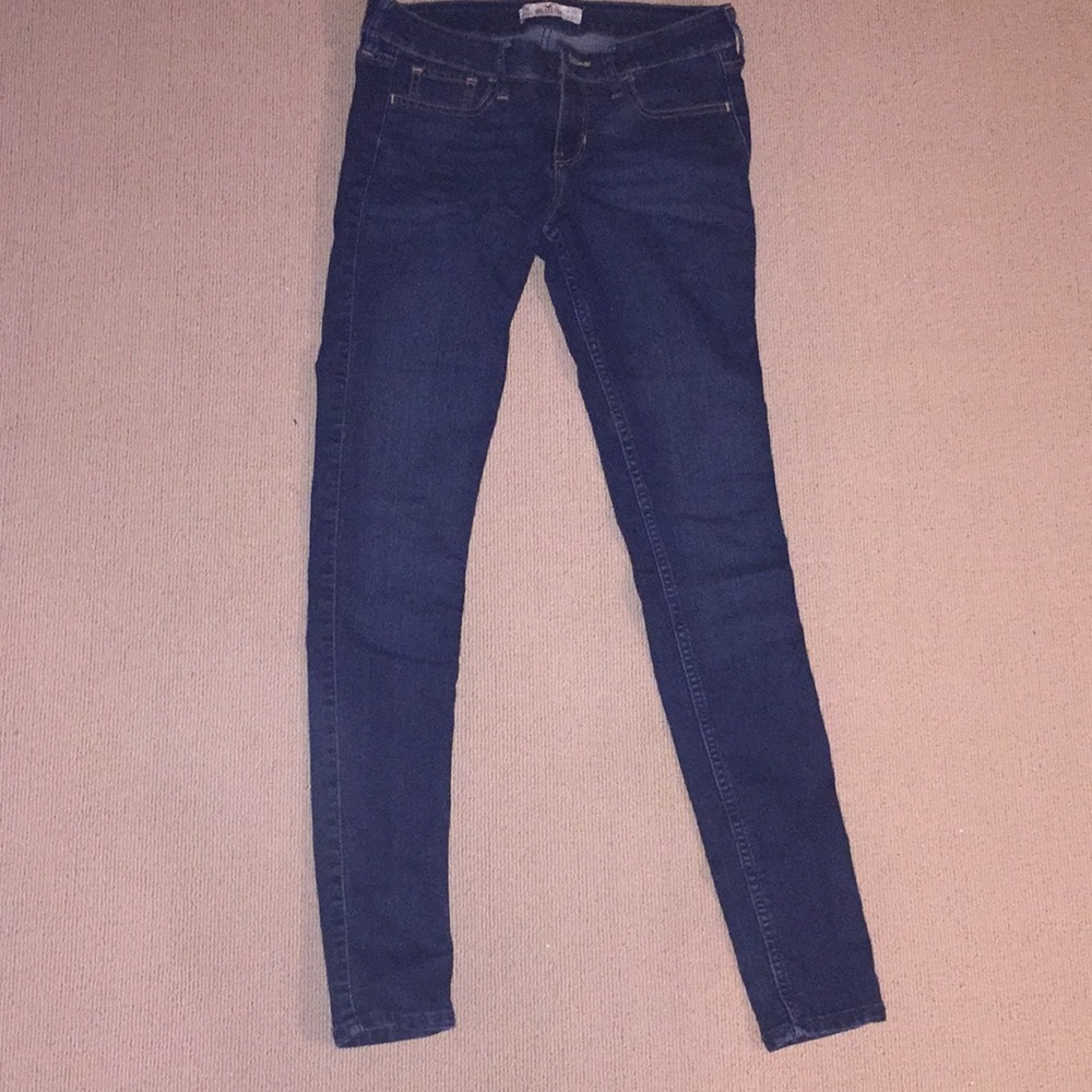 Hollister size 3 dark wash skinny jeans!